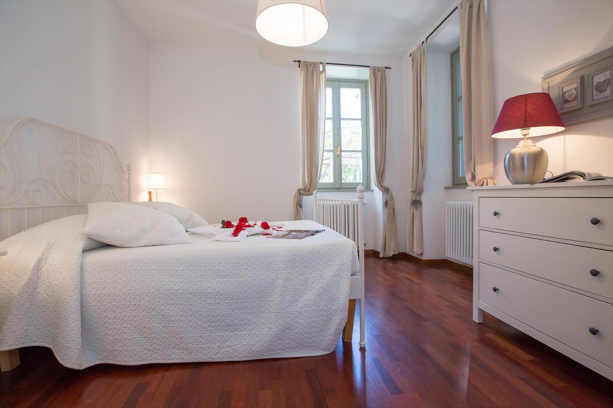 Casa Al Prato Apt. A Варенна Экстерьер фото